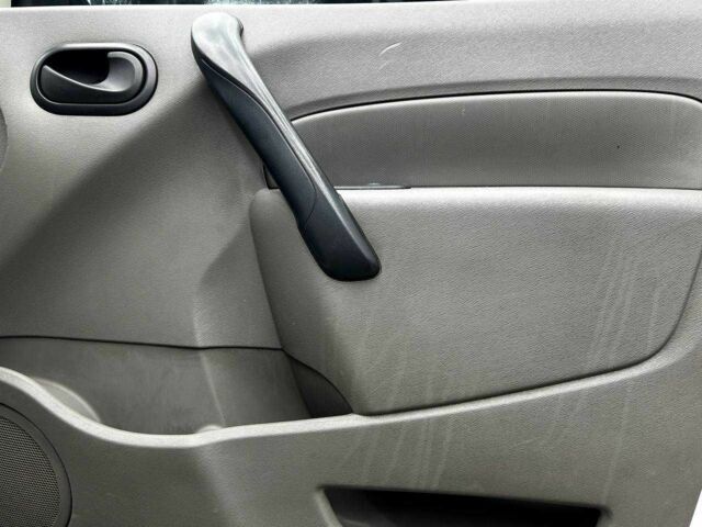 Белый Рено Кенгу, объемом двигателя 1.5 л и пробегом 181 тыс. км за 5500 $, фото 19 на Automoto.ua