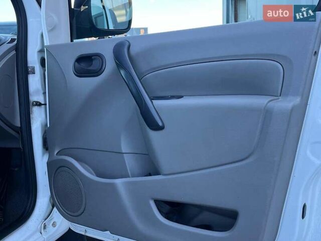 Белый Рено Кенгу, объемом двигателя 1.5 л и пробегом 301 тыс. км за 6290 $, фото 27 на Automoto.ua