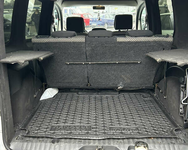 Білий Рено Кєнгу, об'ємом двигуна 1.46 л та пробігом 289 тис. км за 6000 $, фото 6 на Automoto.ua