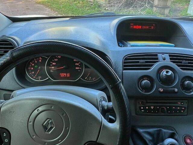 Белый Рено Кенгу, объемом двигателя 1.46 л и пробегом 345 тыс. км за 5500 $, фото 6 на Automoto.ua