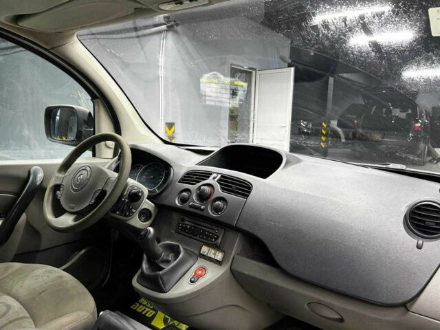 Белый Рено Кенгу, объемом двигателя 1.5 л и пробегом 181 тыс. км за 5500 $, фото 17 на Automoto.ua