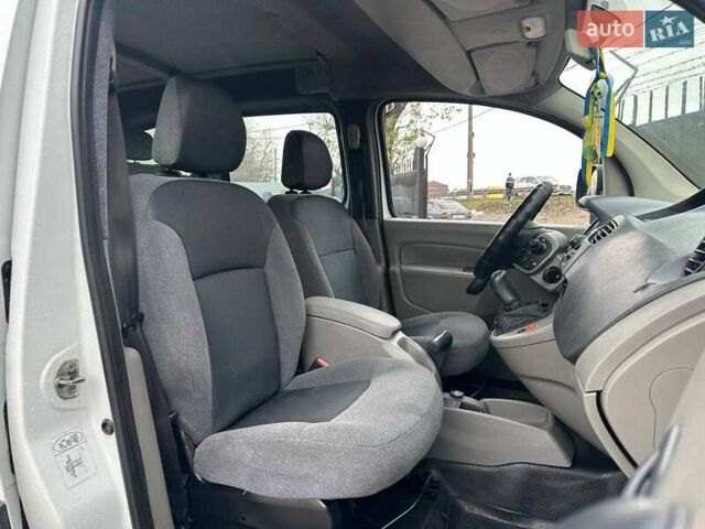 Білий Рено Кєнгу, об'ємом двигуна 1.6 л та пробігом 356 тис. км за 5990 $, фото 10 на Automoto.ua