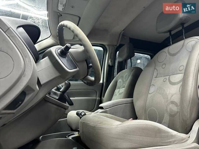 Белый Рено Кенгу, объемом двигателя 1.46 л и пробегом 181 тыс. км за 5500 $, фото 10 на Automoto.ua