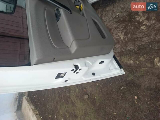 Білий Рено Кєнгу, об'ємом двигуна 1.6 л та пробігом 195 тис. км за 6000 $, фото 12 на Automoto.ua