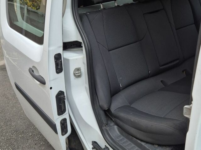 Белый Рено Кенгу, объемом двигателя 1.5 л и пробегом 334 тыс. км за 5500 $, фото 6 на Automoto.ua