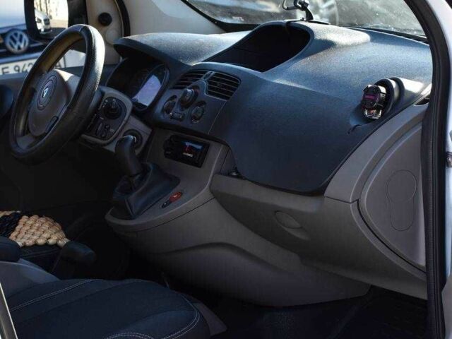 Белый Рено Кенгу, объемом двигателя 1.5 л и пробегом 191 тыс. км за 7499 $, фото 12 на Automoto.ua