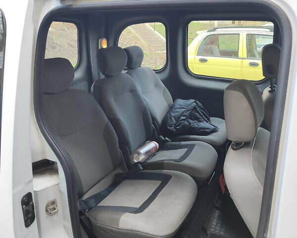 Білий Рено Кєнгу, об'ємом двигуна 1.5 л та пробігом 265 тис. км за 5300 $, фото 8 на Automoto.ua