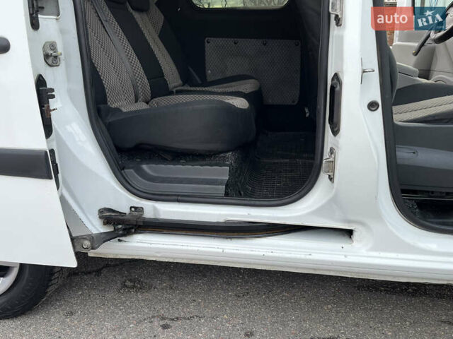 Белый Рено Кенгу, объемом двигателя 1.46 л и пробегом 290 тыс. км за 5999 $, фото 29 на Automoto.ua