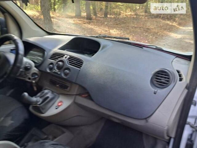 Белый Рено Кенгу, объемом двигателя 1.46 л и пробегом 311 тыс. км за 6200 $, фото 3 на Automoto.ua