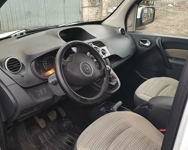 Белый Рено Кенгу, объемом двигателя 1.6 л и пробегом 181 тыс. км за 7600 $, фото 1 на Automoto.ua