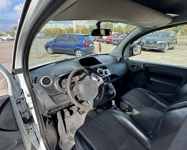 Белый Рено Кенгу, объемом двигателя 1.46 л и пробегом 290 тыс. км за 6999 $, фото 9 на Automoto.ua