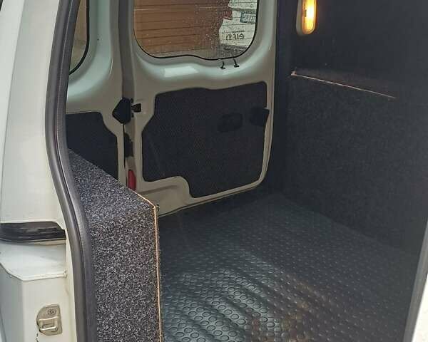Белый Рено Кенгу, объемом двигателя 1.5 л и пробегом 132 тыс. км за 8000 $, фото 16 на Automoto.ua