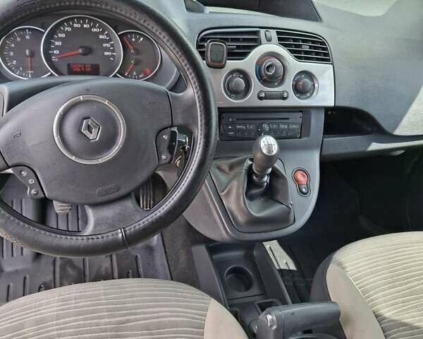 Белый Рено Кенгу, объемом двигателя 1.46 л и пробегом 320 тыс. км за 8300 $, фото 13 на Automoto.ua