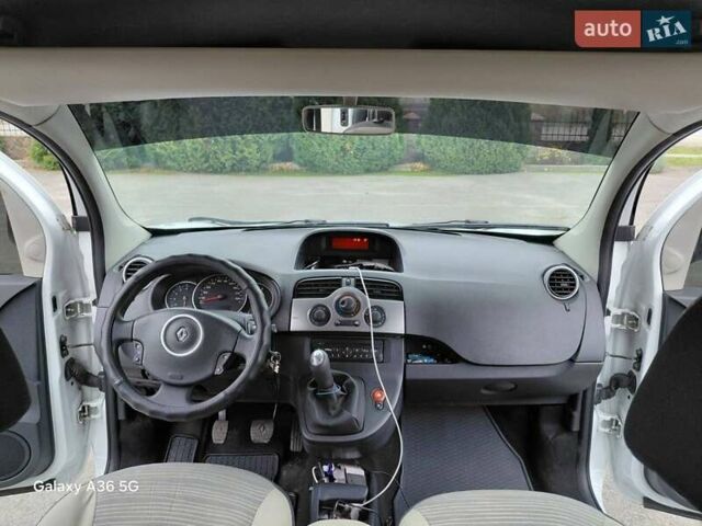 Белый Рено Кенгу, объемом двигателя 1.46 л и пробегом 253 тыс. км за 8500 $, фото 2 на Automoto.ua