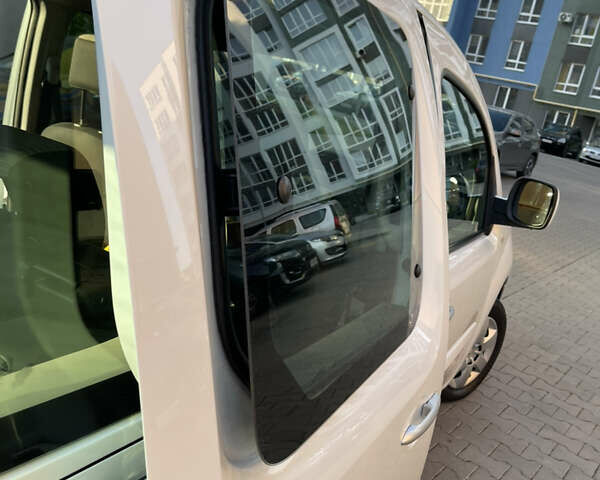 Белый Рено Кенгу, объемом двигателя 1.5 л и пробегом 223 тыс. км за 7450 $, фото 22 на Automoto.ua