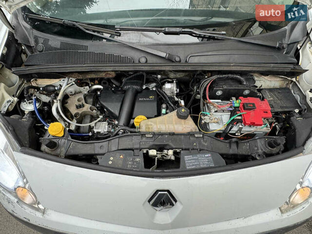 Белый Рено Кенгу, объемом двигателя 1.5 л и пробегом 329 тыс. км за 5199 $, фото 13 на Automoto.ua