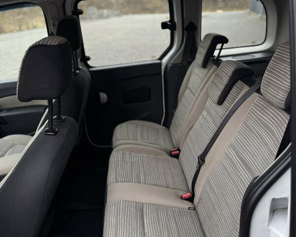 Белый Рено Кенгу, объемом двигателя 1.5 л и пробегом 270 тыс. км за 6499 $, фото 8 на Automoto.ua