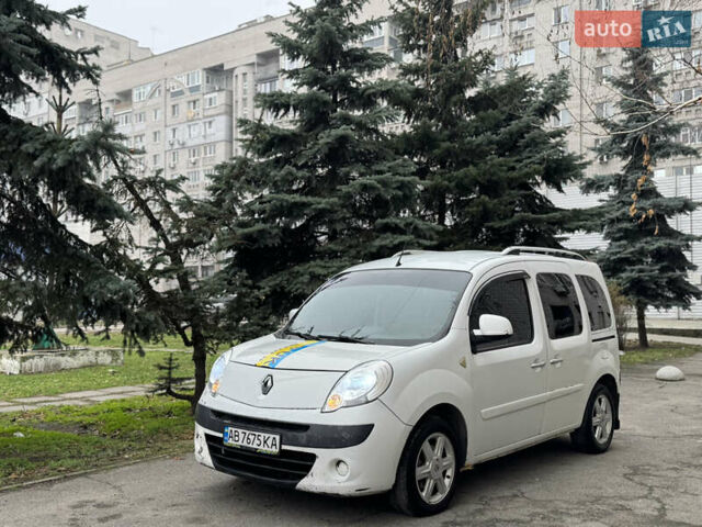 Белый Рено Кенгу, объемом двигателя 1.5 л и пробегом 329 тыс. км за 5199 $, фото 3 на Automoto.ua