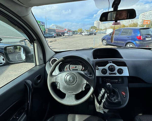 Белый Рено Кенгу, объемом двигателя 1.46 л и пробегом 290 тыс. км за 6999 $, фото 13 на Automoto.ua