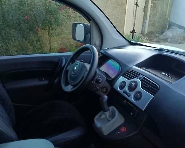 Рено Кенгу 2011 в Хмельницком на Automoto.ua Белый Рено Кенгу, объемом двигателя 1.5 л и пробегом 175 тыс. км за 6000 $, фото 6 на Automoto.ua