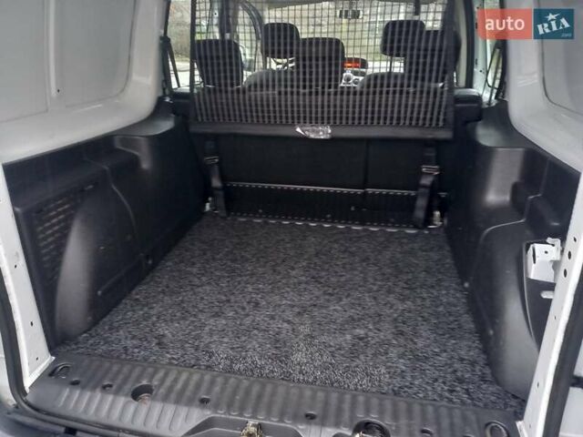 Белый Рено Кенгу, объемом двигателя 1.5 л и пробегом 180 тыс. км за 8999 $, фото 11 на Automoto.ua