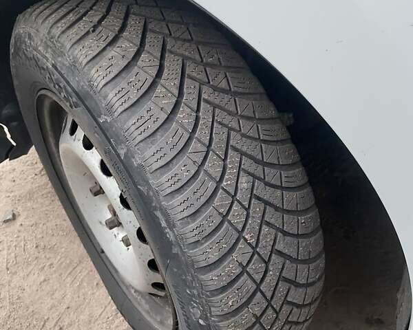 Белый Рено Кенгу, объемом двигателя 1.5 л и пробегом 350 тыс. км за 6050 $, фото 12 на Automoto.ua