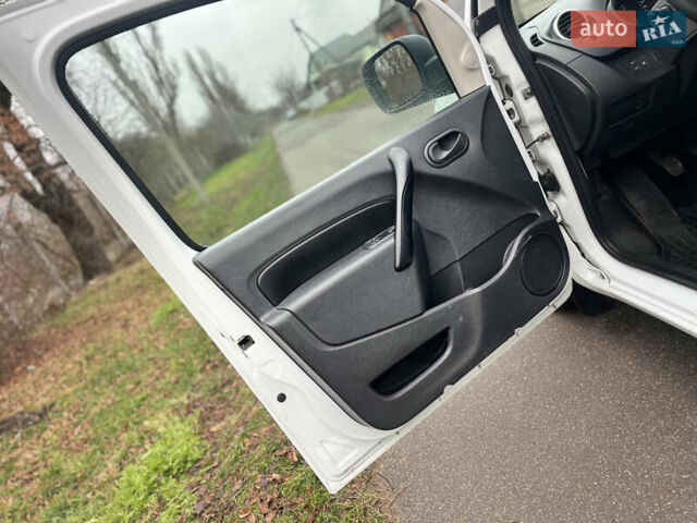 Білий Рено Кєнгу, об'ємом двигуна 1.5 л та пробігом 288 тис. км за 6300 $, фото 19 на Automoto.ua