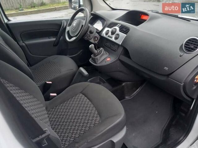 Белый Рено Кенгу, объемом двигателя 1.5 л и пробегом 180 тыс. км за 8999 $, фото 14 на Automoto.ua