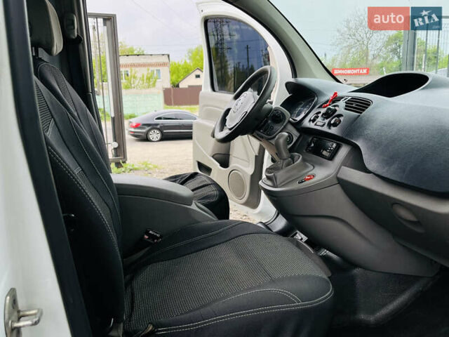 Белый Рено Кенгу, объемом двигателя 1.46 л и пробегом 228 тыс. км за 5000 $, фото 16 на Automoto.ua