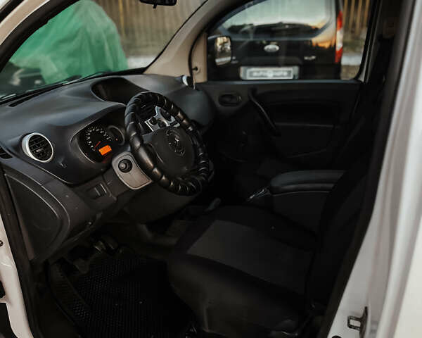 Білий Рено Кєнгу, об'ємом двигуна 1.46 л та пробігом 343 тис. км за 5900 $, фото 6 на Automoto.ua