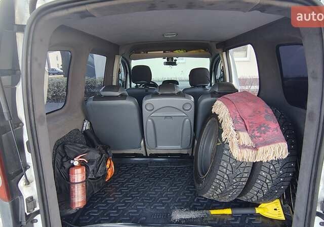 Белый Рено Кенгу, объемом двигателя 1.5 л и пробегом 286 тыс. км за 6000 $, фото 15 на Automoto.ua