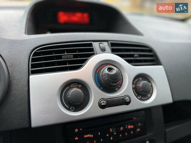 Белый Рено Кенгу, объемом двигателя 1.46 л и пробегом 179 тыс. км за 5150 $, фото 27 на Automoto.ua