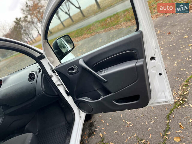 Белый Рено Кенгу, объемом двигателя 1.5 л и пробегом 288 тыс. км за 6350 $, фото 40 на Automoto.ua