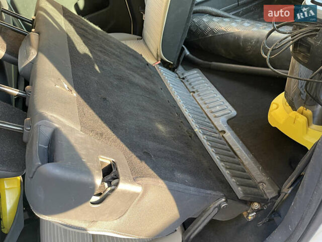 Белый Рено Кенгу, объемом двигателя 1.5 л и пробегом 223 тыс. км за 7450 $, фото 27 на Automoto.ua