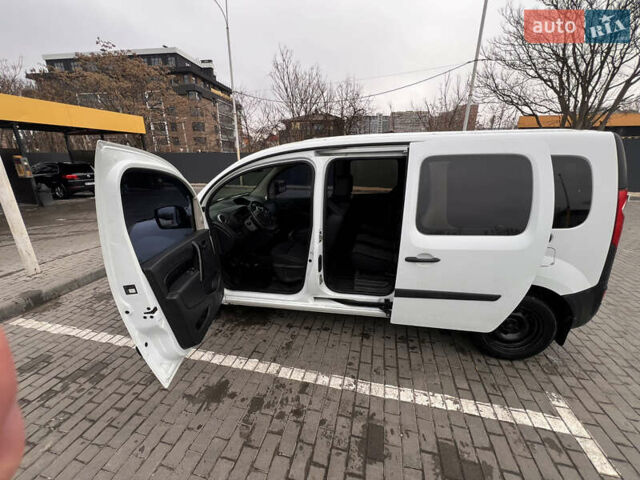 Белый Рено Кенгу, объемом двигателя 1.46 л и пробегом 172 тыс. км за 8200 $, фото 3 на Automoto.ua
