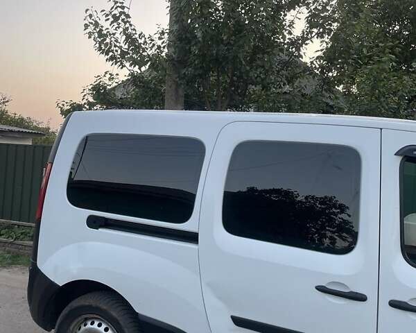 Белый Рено Кенгу, объемом двигателя 1.5 л и пробегом 350 тыс. км за 6050 $, фото 1 на Automoto.ua