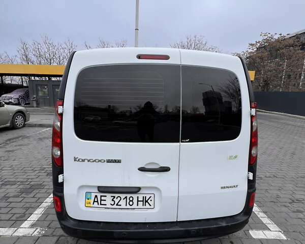 Белый Рено Кенгу, объемом двигателя 1.46 л и пробегом 172 тыс. км за 8200 $, фото 5 на Automoto.ua