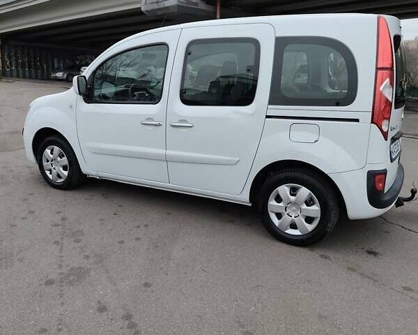 Белый Рено Кенгу, объемом двигателя 1.5 л и пробегом 195 тыс. км за 7929 $, фото 4 на Automoto.ua