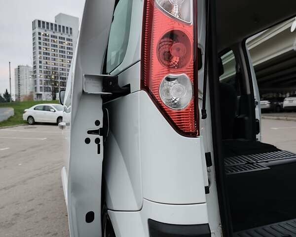 Белый Рено Кенгу, объемом двигателя 1.5 л и пробегом 195 тыс. км за 7929 $, фото 28 на Automoto.ua