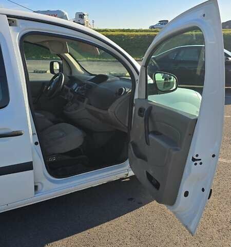 Белый Рено Кенгу, объемом двигателя 1.46 л и пробегом 254 тыс. км за 5200 $, фото 14 на Automoto.ua