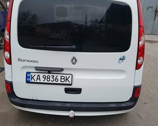 Белый Рено Кенгу, объемом двигателя 1.6 л и пробегом 181 тыс. км за 7600 $, фото 4 на Automoto.ua