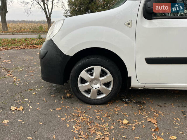 Белый Рено Кенгу, объемом двигателя 1.5 л и пробегом 288 тыс. км за 6350 $, фото 4 на Automoto.ua