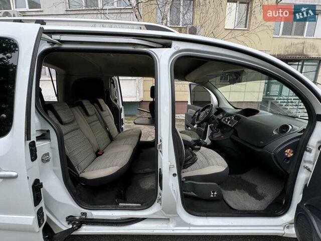 Белый Рено Кенгу, объемом двигателя 1.5 л и пробегом 329 тыс. км за 5199 $, фото 10 на Automoto.ua