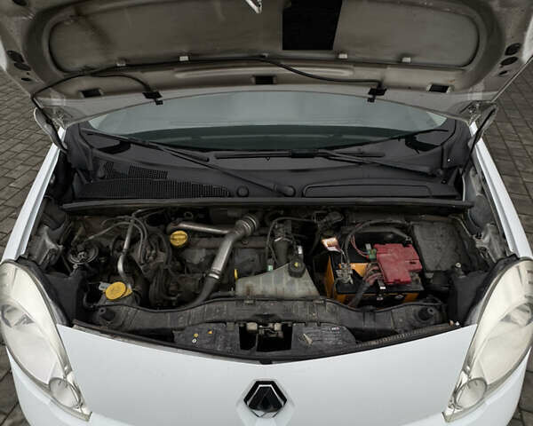 Белый Рено Кенгу, объемом двигателя 1.5 л и пробегом 270 тыс. км за 6499 $, фото 15 на Automoto.ua