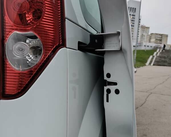 Белый Рено Кенгу, объемом двигателя 1.5 л и пробегом 195 тыс. км за 7929 $, фото 30 на Automoto.ua