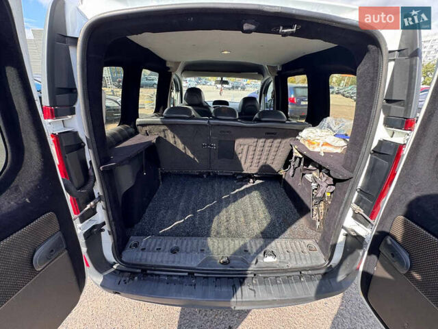 Белый Рено Кенгу, объемом двигателя 1.46 л и пробегом 290 тыс. км за 6999 $, фото 11 на Automoto.ua