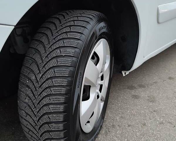 Белый Рено Кенгу, объемом двигателя 1.5 л и пробегом 195 тыс. км за 7929 $, фото 51 на Automoto.ua