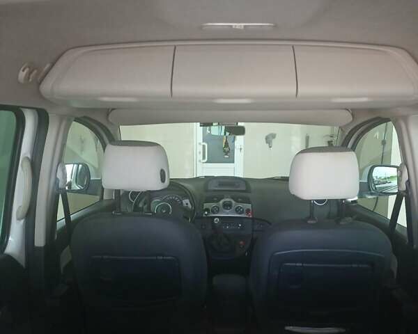 Белый Рено Кенгу, объемом двигателя 1.6 л и пробегом 228 тыс. км за 6700 $, фото 14 на Automoto.ua