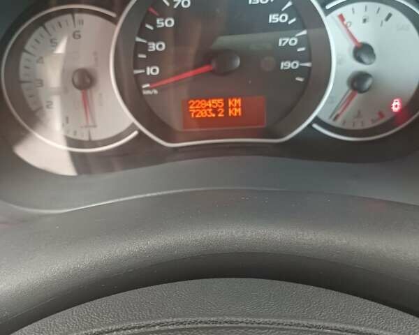 Белый Рено Кенгу, объемом двигателя 1.6 л и пробегом 228 тыс. км за 6700 $, фото 16 на Automoto.ua