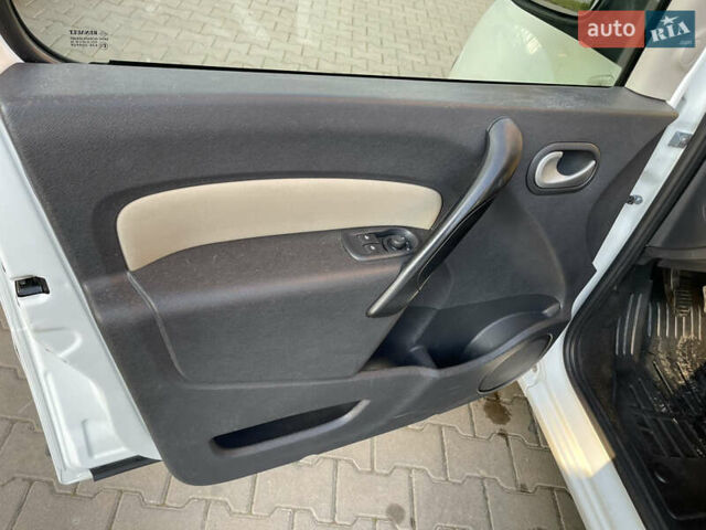 Білий Рено Кєнгу, об'ємом двигуна 1.5 л та пробігом 223 тис. км за 7750 $, фото 8 на Automoto.ua